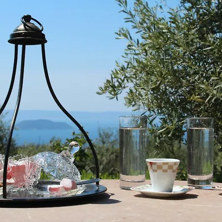 Petrino Spiti Parthenón